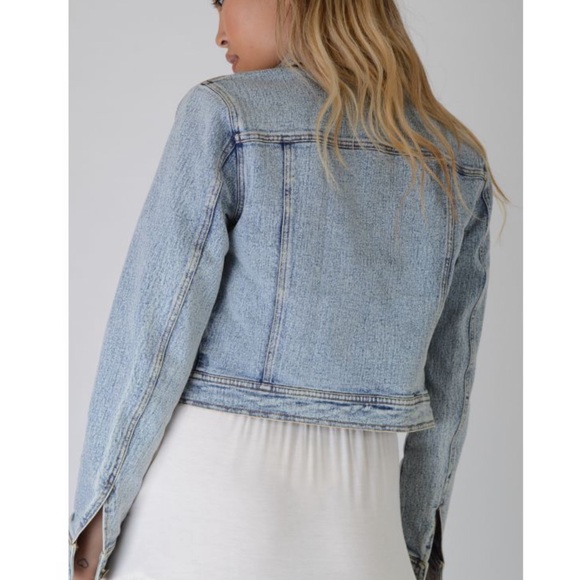 🎉Denim Jean Cropped Jacket with Floral Embroidery! - Picture 4 of 7